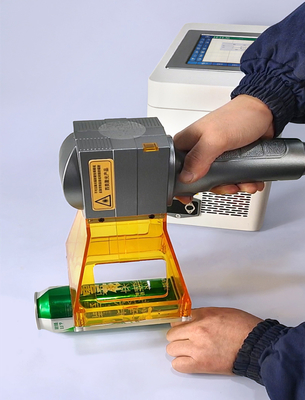 Potenza MAX ≤ 300W Gravatore laser a fibra portatile per soluzioni di marcatura di data e logo